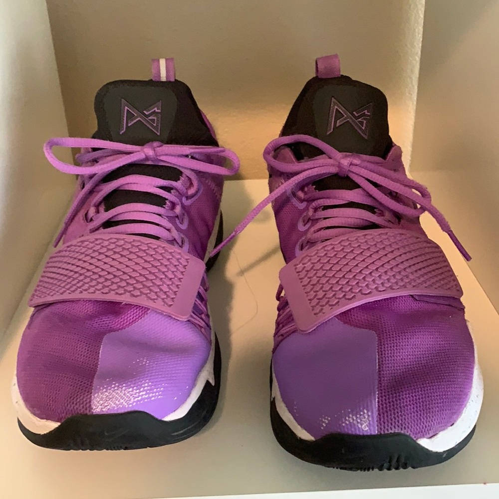 Mens Nike PG1 basketball shoe size 11.5 purple